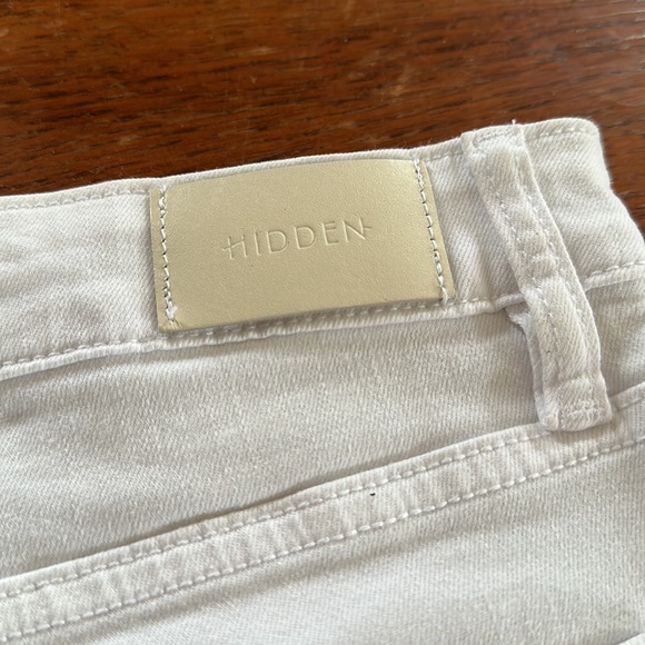 White cutoff shorts - Picture 5 of 7